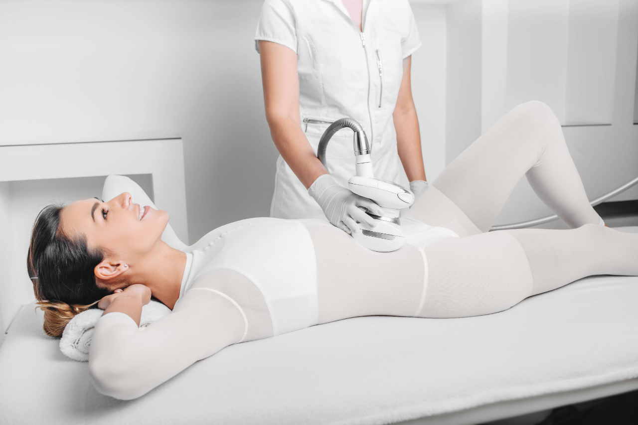 Erning xotiniga massaj qilishini tomosha qiling